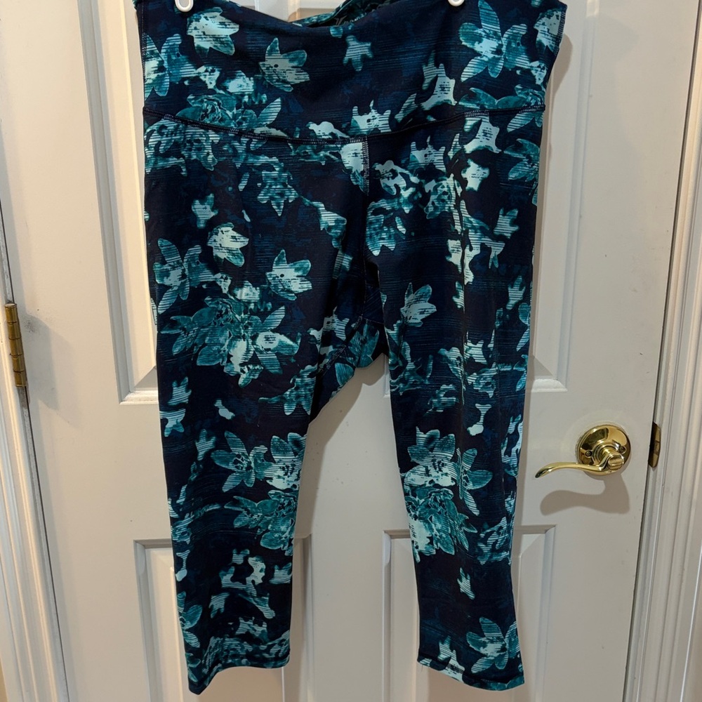 Old navy blue and teal capri leggings